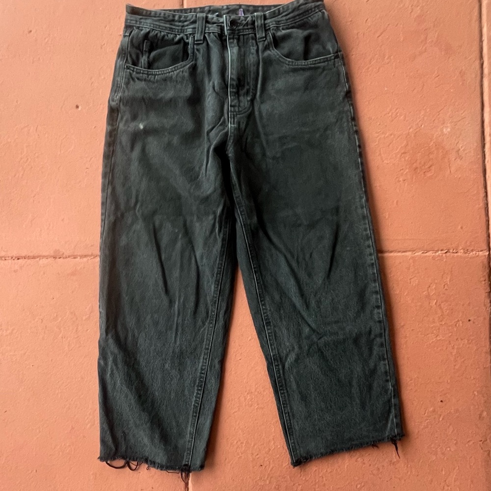 Empyre black jeans. Not sure on the size, most likely 36,30
